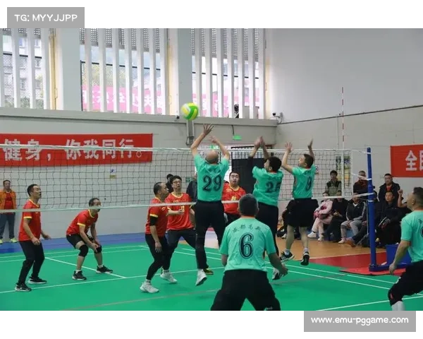 泸州金秋杯游泳赛吸引川滇黔队伍，5男1女接力赛凸显团队默契