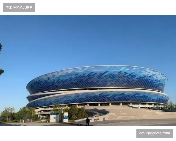 大连梭鱼湾足球场完成草皮整体更换，为夏季密集赛程做准备